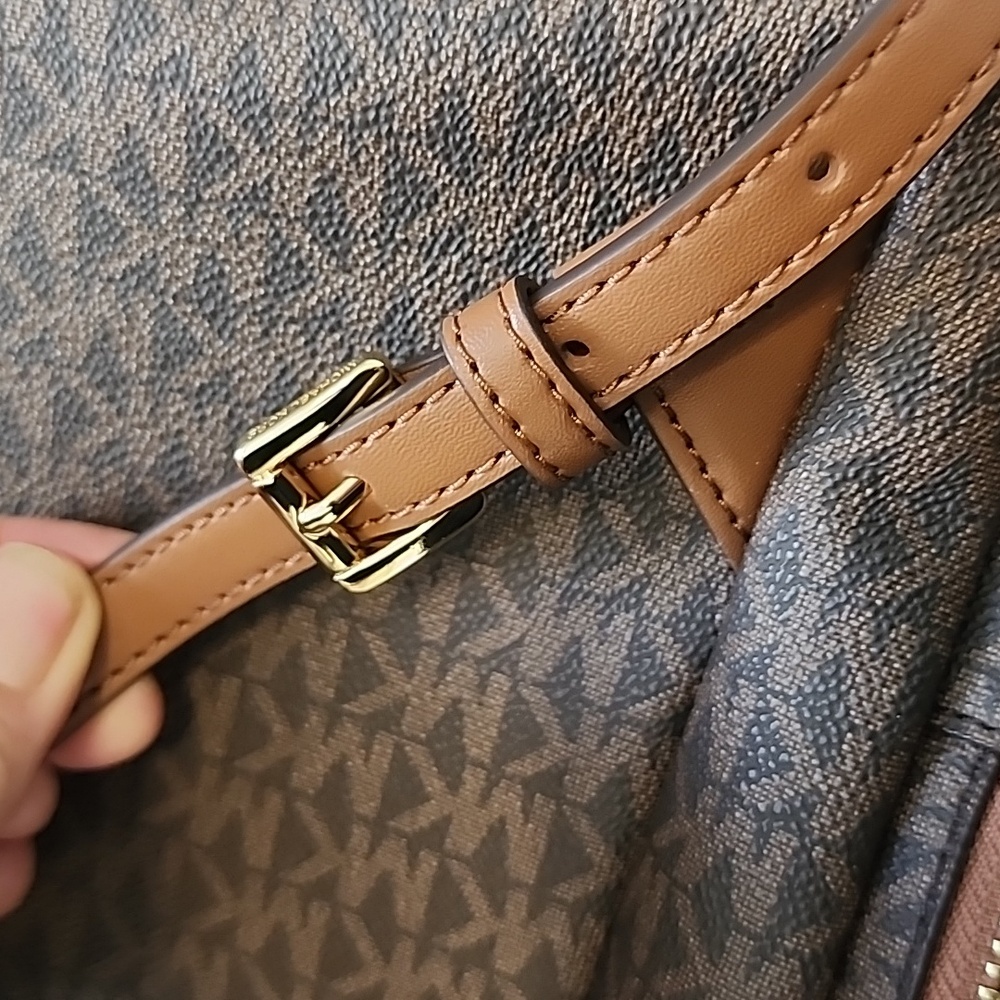 MICHAEL KORS LARGE BACK PACK. - Picture 12 of 12